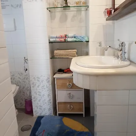 La Chicca Di C.cavour 게스트하우스 4*